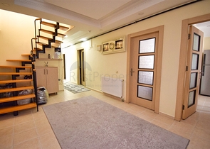 Wohnung mit 6+2 Doppelhaushälfte im Zentrum von Antalya 