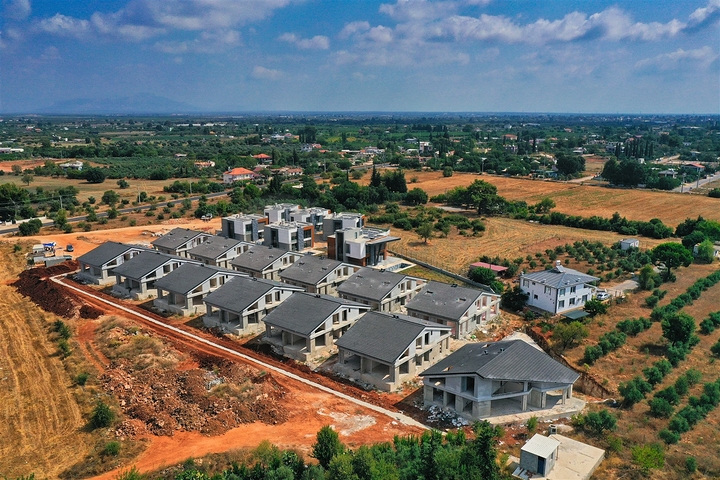 4+1-Villa in der Region Doshemealty - Antalya 