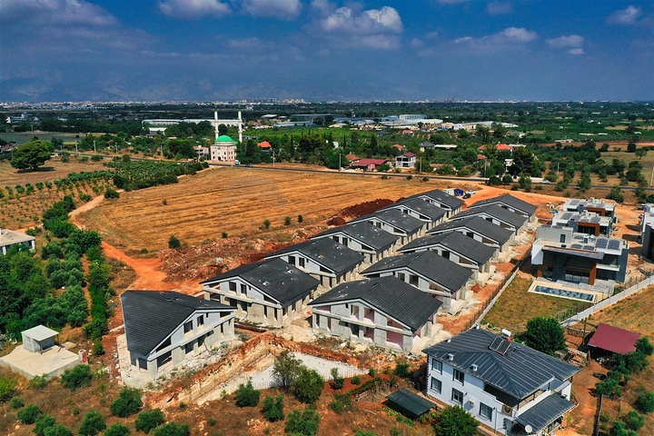 4+1-Villa in der Region Doshemealty - Antalya 