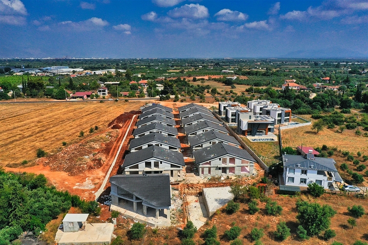 4+1-Villa in der Region Doshemealty - Antalya 