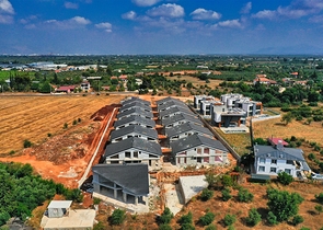 4+1-Villa in der Region Doshemealty - Antalya 