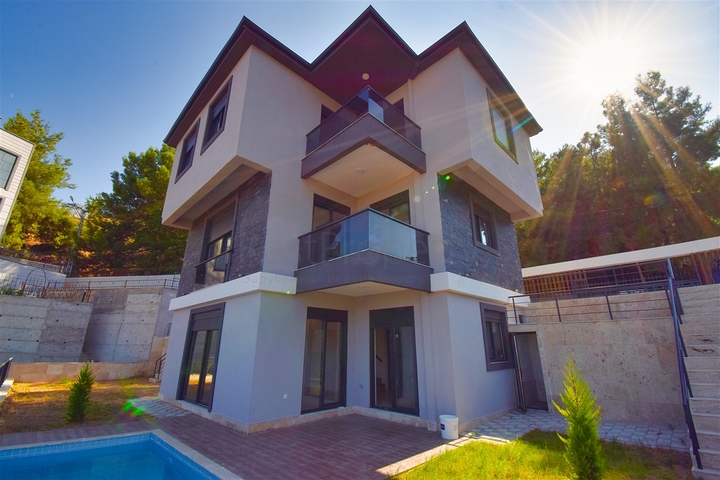 Villa mit 3+2 Grundrissen in der Nachbarschaft von Gaikbair - Antalya 