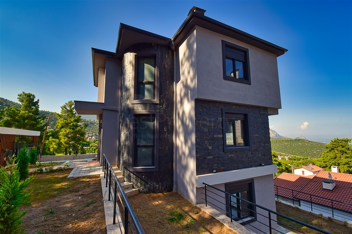 Villa mit 3+2 Grundrissen in der Nachbarschaft von Gaikbair - Antalya 