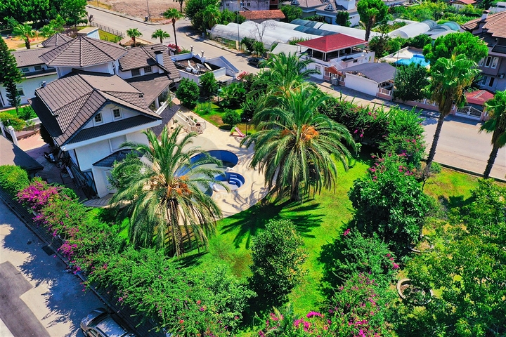 Villa mit 7+1 Grundriss im Stadtteil Kemer - Antalya 