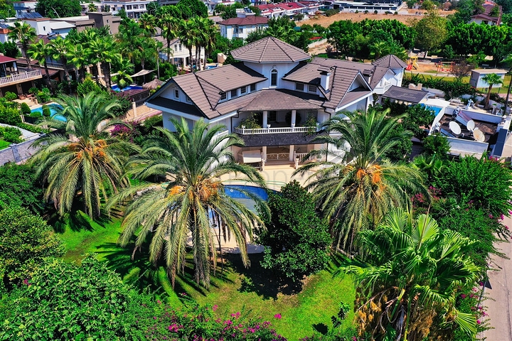 Villa mit 7+1 Grundriss im Stadtteil Kemer - Antalya 