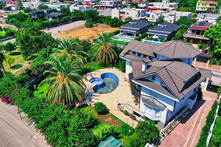 Villa mit 7+1 Grundriss im Stadtteil Kemer - Antalya 