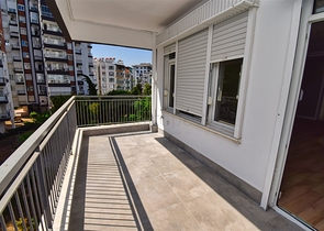 Apartment mit 3+1 Grundriss in der Wohngegend Gyursou - Antalya 