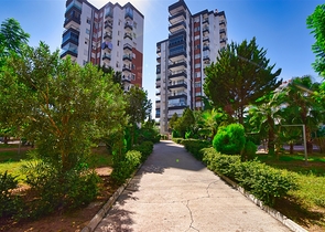 Apartment mit 3+1 Grundriss in der Wohngegend Gyursou - Antalya 