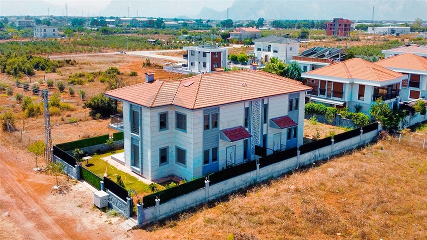 Villa mit 5+1 Grundrissen in der Region Doshemealty - Antalya 