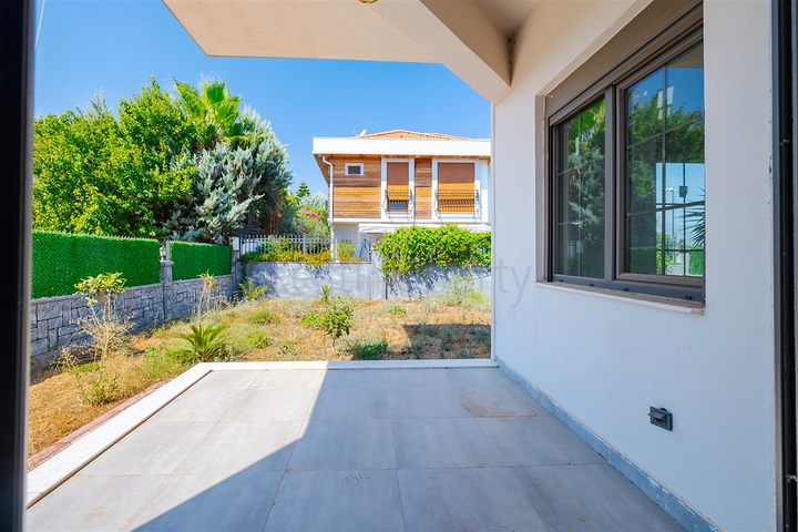 Villa mit 5+1 Grundrissen in der Region Doshemealty - Antalya 