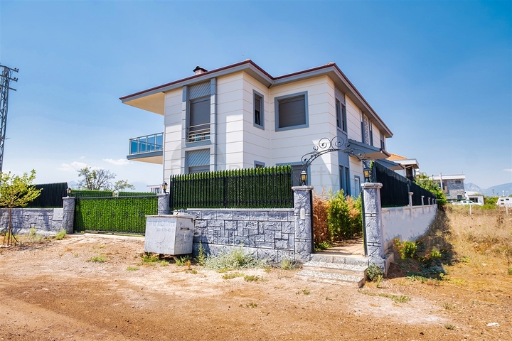 Villa mit 5+1 Grundrissen in der Region Doshemealty - Antalya 