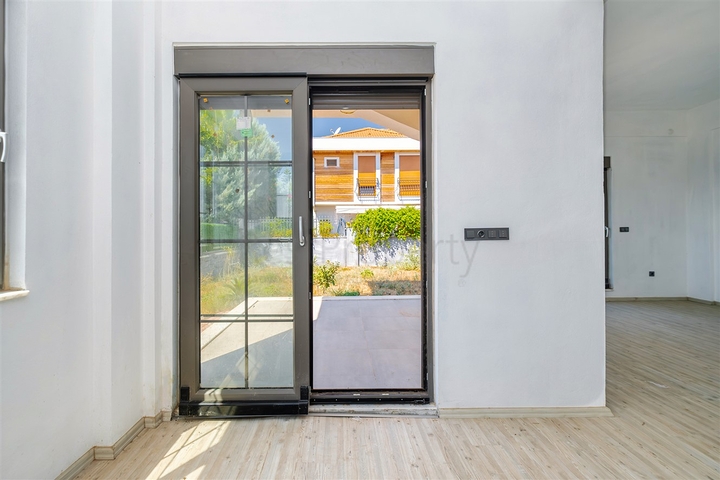 Villa mit 5+1 Grundrissen in der Region Doshemealty - Antalya 