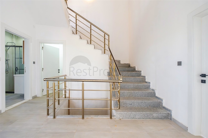 Villa mit 5+1 Grundrissen in der Region Doshemealty - Antalya 