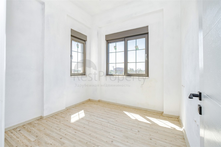 Villa mit 5+1 Grundrissen in der Region Doshemealty - Antalya 