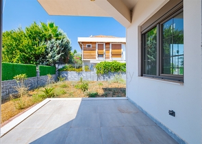 Villa mit 5+1 Grundrissen in der Region Doshemealty - Antalya 