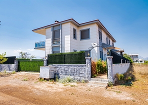 Villa mit 5+1 Grundrissen in der Region Doshemealty - Antalya 
