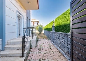 Villa mit 5+1 Grundrissen in der Region Doshemealty - Antalya 