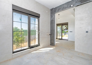 Villa mit 5+1 Grundrissen in der Region Doshemealty - Antalya 