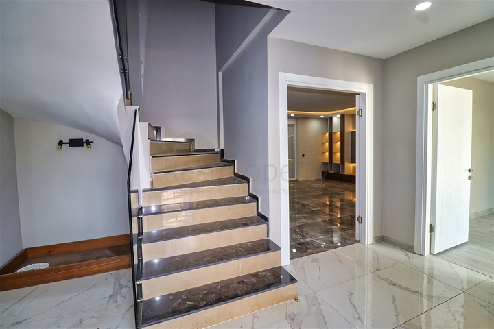 Villa mit 5+1 Grundrissen in der Region Doshemealty - Antalya 