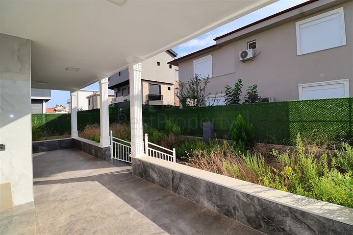 Villa mit 5+1 Grundrissen in der Region Doshemealty - Antalya 