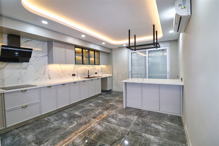 Villa mit 5+1 Grundrissen in der Region Doshemealty - Antalya 