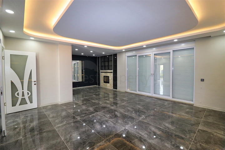 Villa mit 5+1 Grundrissen in der Region Doshemealty - Antalya 