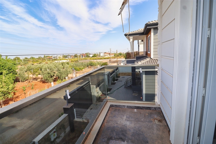 Villa mit 5+1 Grundrissen in der Region Doshemealty - Antalya 