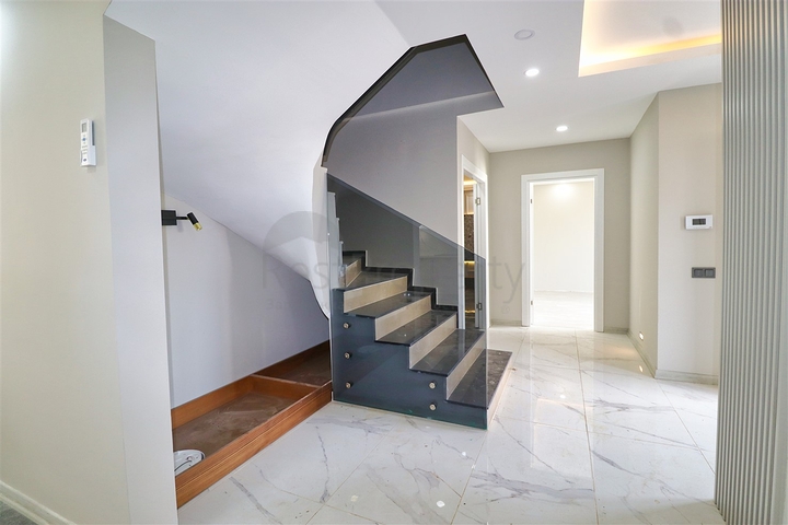 Villa mit 5+1 Grundrissen in der Region Doshemealty - Antalya 