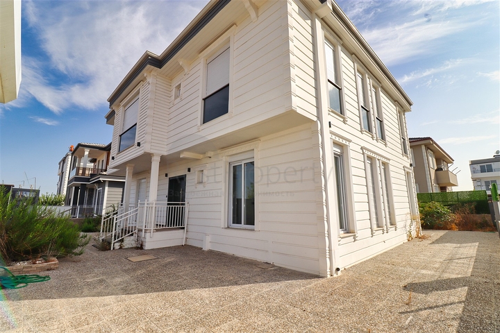 Villa mit 5+1 Grundrissen in der Region Doshemealty - Antalya 