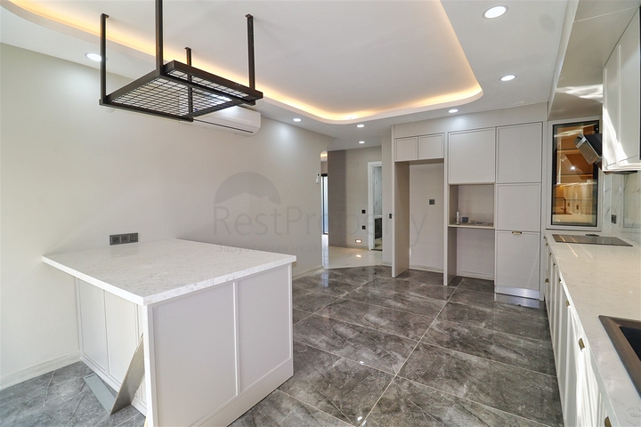 Villa mit 5+1 Grundrissen in der Region Doshemealty - Antalya 