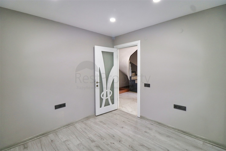 Villa mit 5+1 Grundrissen in der Region Doshemealty - Antalya 