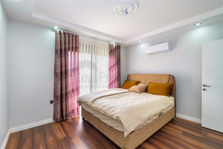 Villa mit 5+1 Grundriss in der Wohngegend Güzeloba - Antalya 