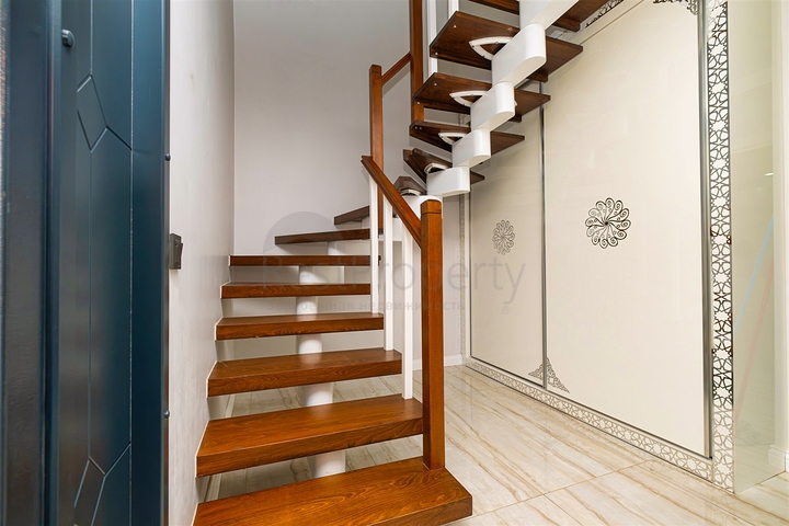 Villa mit 5+1 Grundriss in der Wohngegend Güzeloba - Antalya 