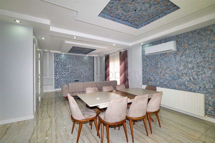 Villa mit 5+1 Grundriss in der Wohngegend Güzeloba - Antalya 