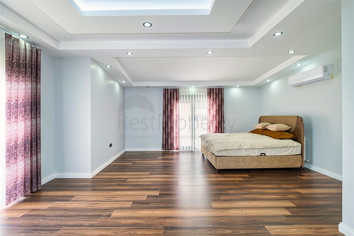 Villa mit 5+1 Grundriss in der Wohngegend Güzeloba - Antalya 