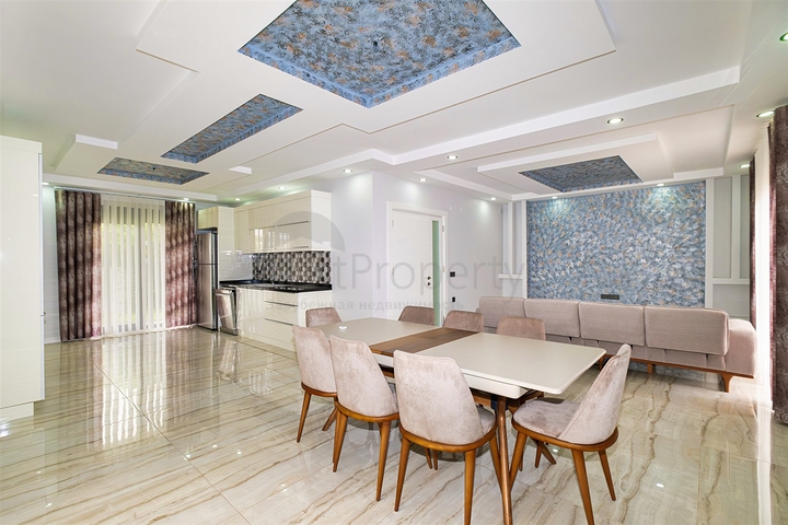 Villa mit 5+1 Grundriss in der Wohngegend Güzeloba - Antalya 