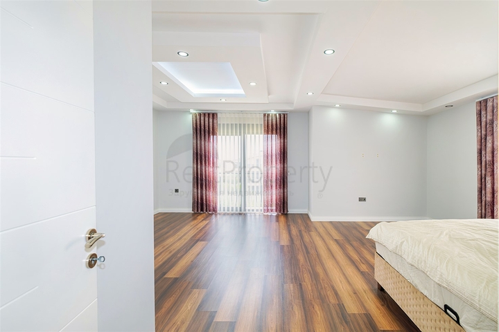 Villa mit 5+1 Grundriss in der Wohngegend Güzeloba - Antalya 