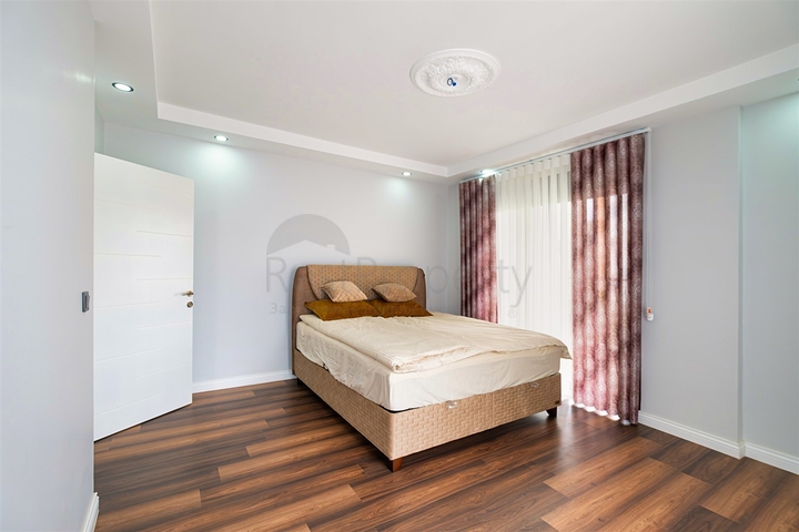 Villa mit 5+1 Grundriss in der Wohngegend Güzeloba - Antalya 