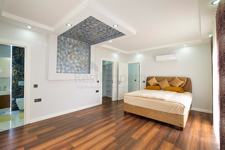 Villa mit 5+1 Grundriss in der Wohngegend Güzeloba - Antalya 