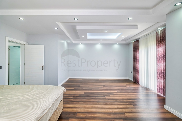 Villa mit 5+1 Grundriss in der Wohngegend Güzeloba - Antalya 