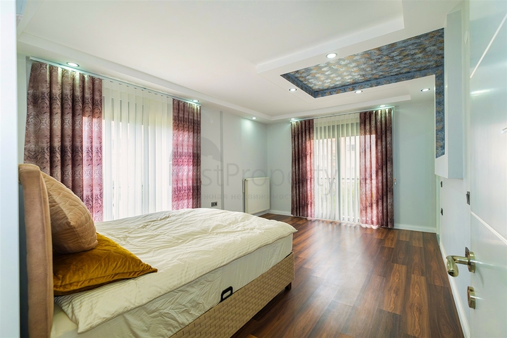 Villa mit 5+1 Grundriss in der Wohngegend Güzeloba - Antalya 