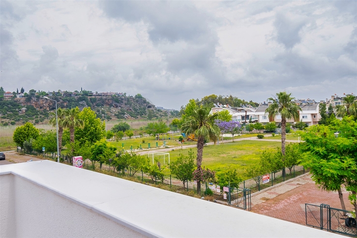 Villa mit 5+1 Grundriss in der Wohngegend Güzeloba - Antalya 