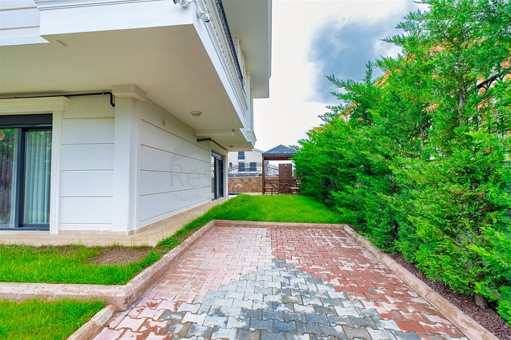 Villa mit 5+1 Grundriss in der Wohngegend Güzeloba - Antalya 