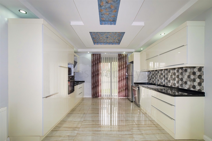 Villa mit 5+1 Grundriss in der Wohngegend Güzeloba - Antalya 