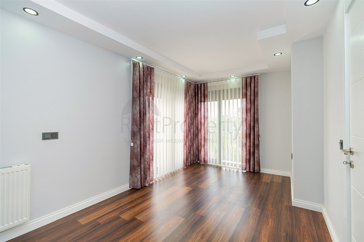 Villa mit 5+1 Grundriss in der Wohngegend Güzeloba - Antalya 