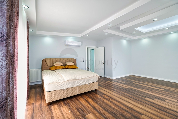 Villa mit 5+1 Grundriss in der Wohngegend Güzeloba - Antalya 