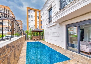 Villa mit 5+1 Grundriss in der Wohngegend Güzeloba - Antalya 