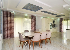 Villa mit 5+1 Grundriss in der Wohngegend Güzeloba - Antalya 