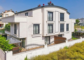 Villa mit 5+1 Grundriss in der Wohngegend Güzeloba - Antalya 