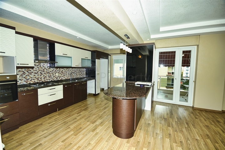 Wohnung mit 4+1 Grundriss im Wohnbezirk Siteler - Antalya 